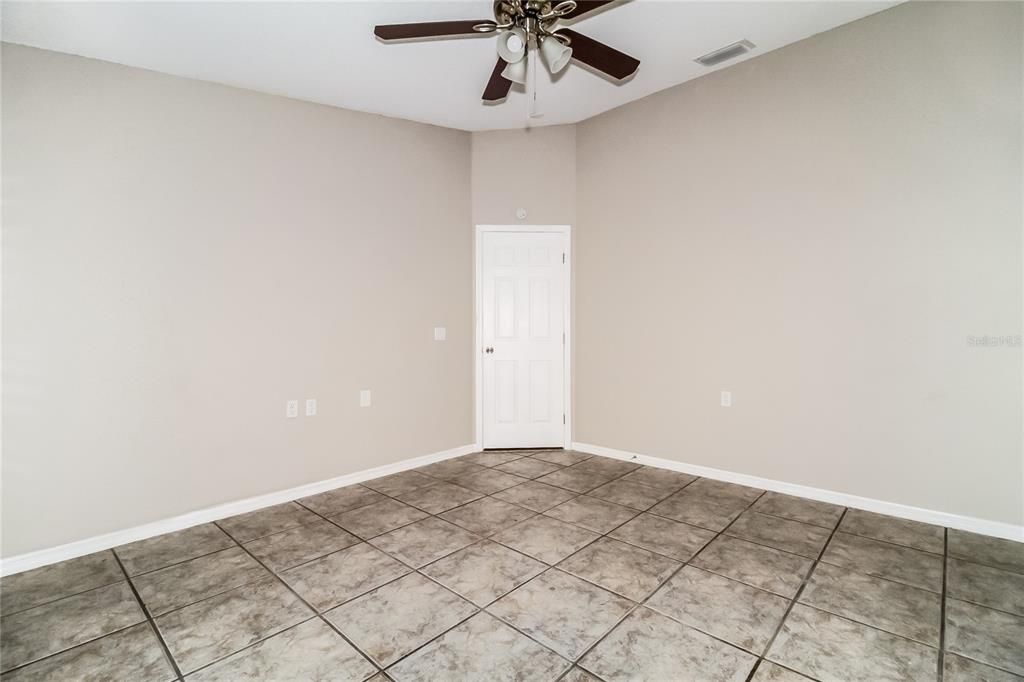 For Rent: $2,405 (3 beds, 2 baths, 1472 Square Feet)