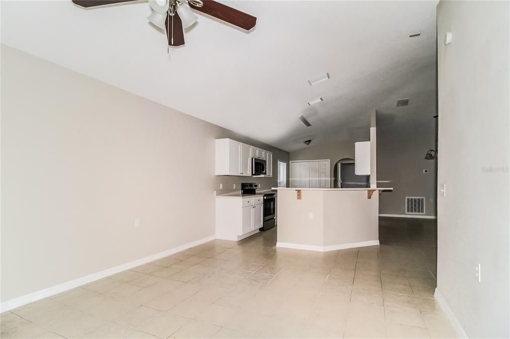 For Rent: $2,405 (3 beds, 2 baths, 1472 Square Feet)