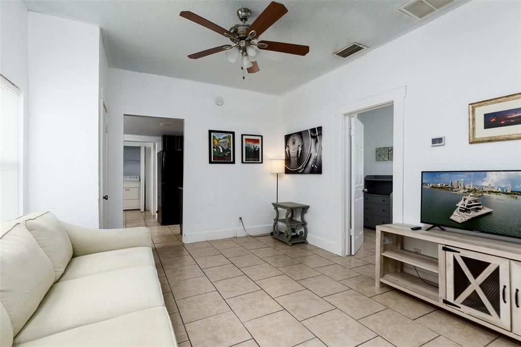 For Sale: $399,000 (3 beds, 1 baths, 890 Square Feet)