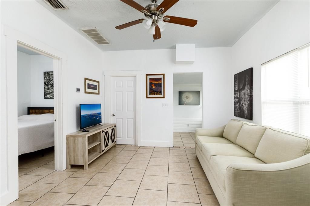 For Sale: $399,000 (3 beds, 1 baths, 890 Square Feet)