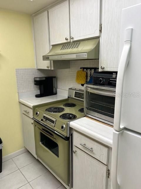 For Sale: $116,900 (1 beds, 1 baths, 627 Square Feet)