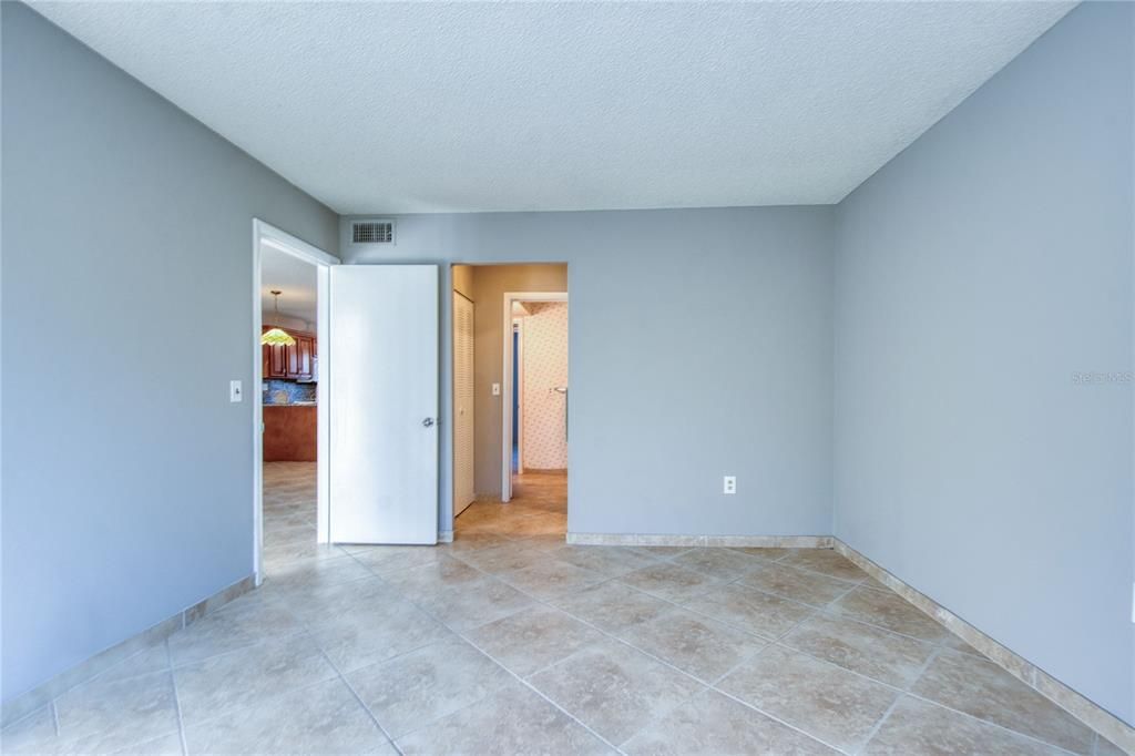 For Sale: $90,000 (2 beds, 1 baths, 805 Square Feet)