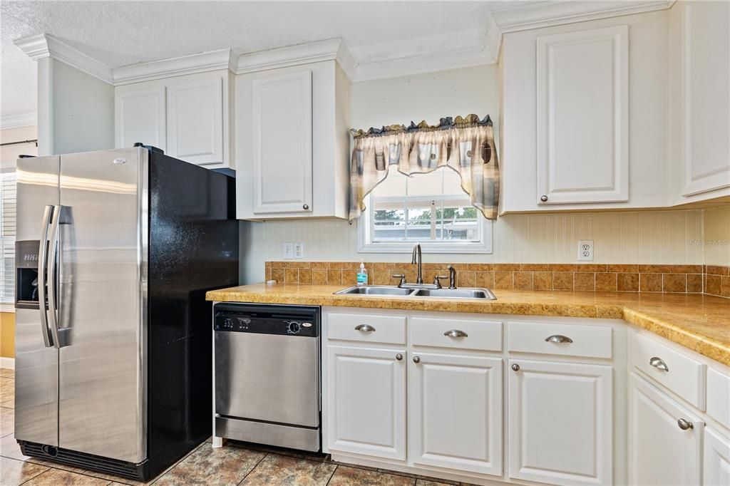 For Sale: $229,000 (2 beds, 2 baths, 1413 Square Feet)