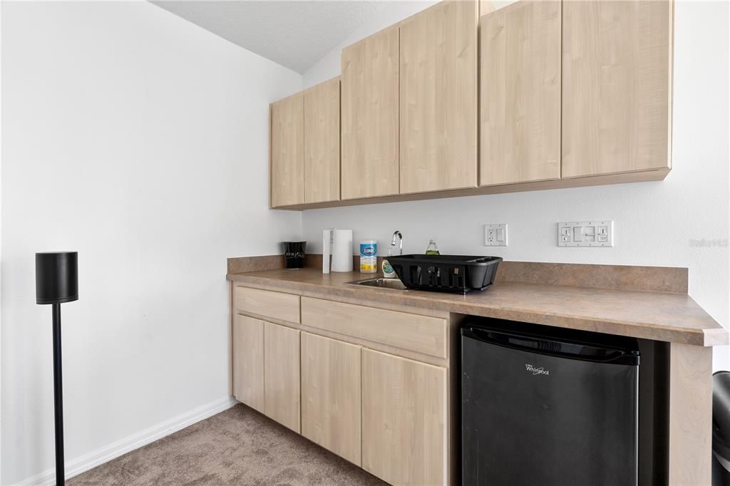 Wet bar in bonus room