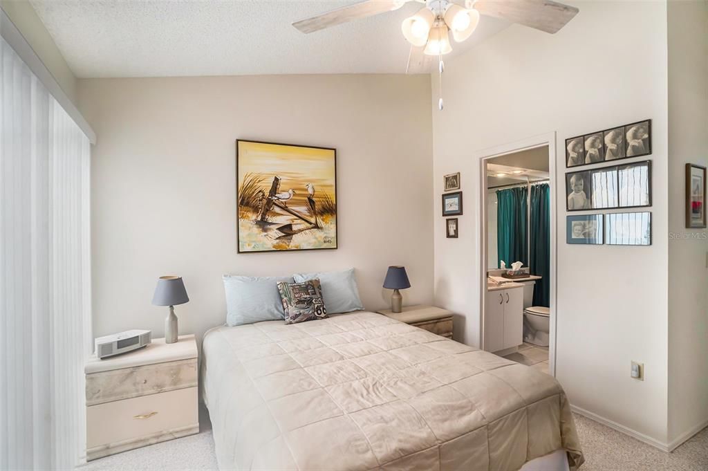 Active With Contract: $437,000 (2 beds, 2 baths, 1272 Square Feet)