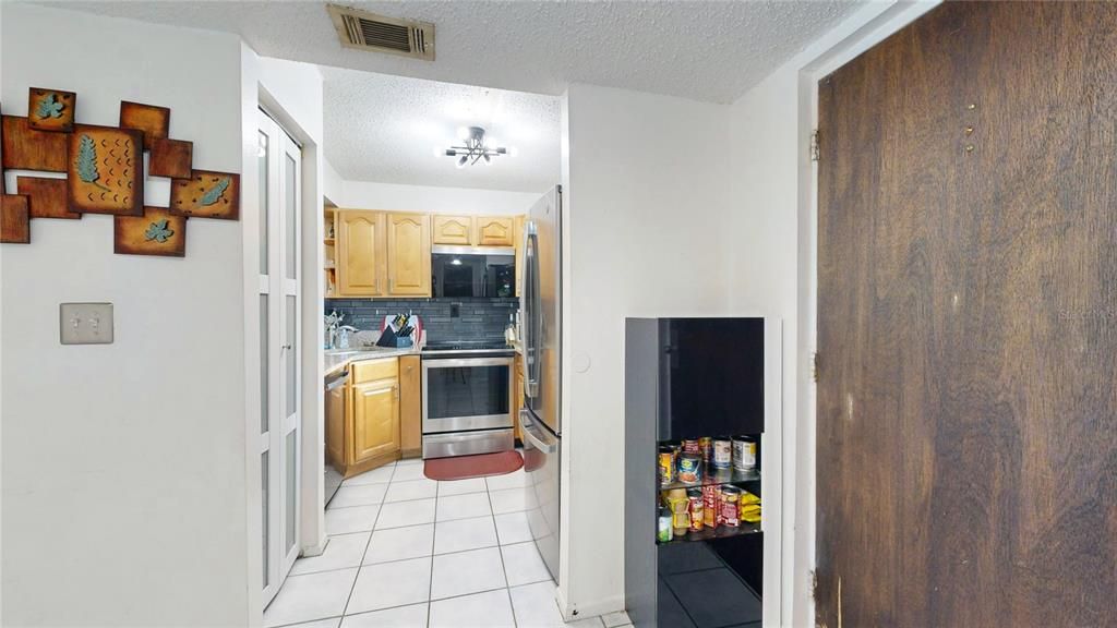 For Sale: $89,900 (1 beds, 1 baths, 700 Square Feet)