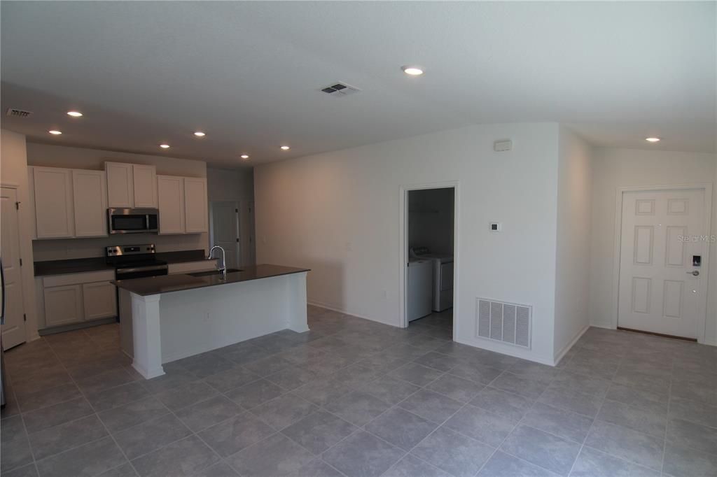 For Rent: $2,100 (4 beds, 2 baths, 1817 Square Feet)