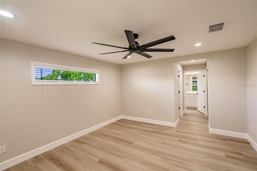 For Sale: $347,999 (4 beds, 2 baths, 1833 Square Feet)