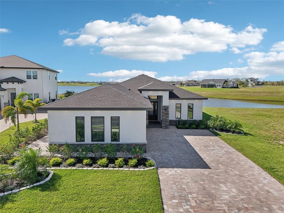 224 Valencia Ridge Facade & large Driveway