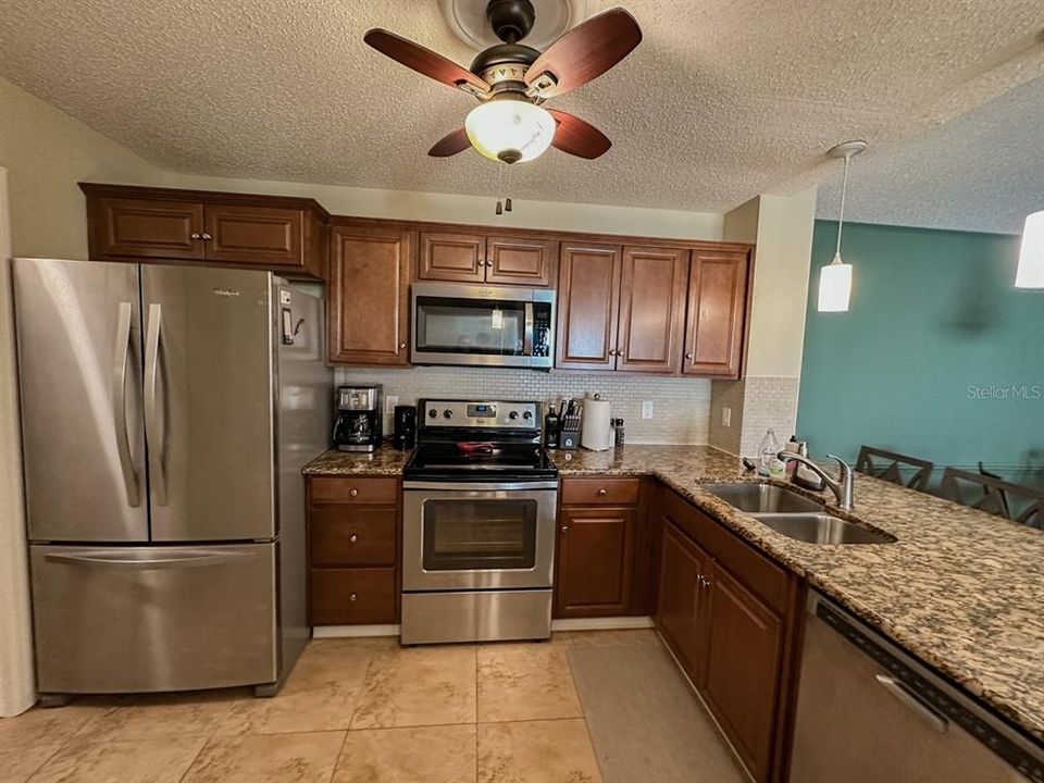 For Rent: $1,900 (3 beds, 2 baths, 1272 Square Feet)