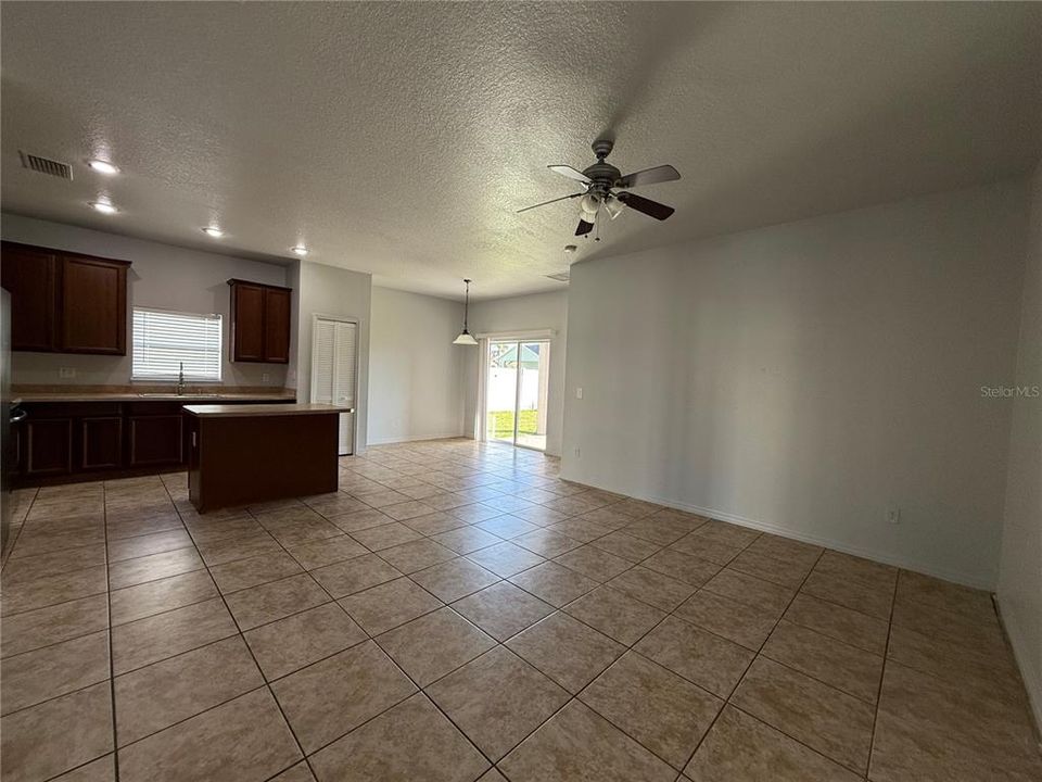 For Rent: $2,400 (3 beds, 2 baths, 1751 Square Feet)