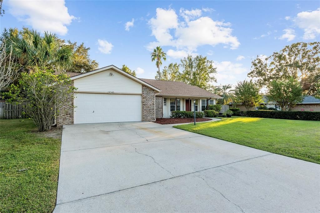 Active With Contract: $369,900 (3 beds, 2 baths, 2006 Square Feet)