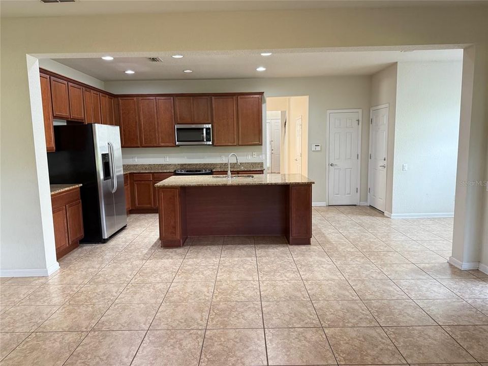 For Rent: $3,500 (4 beds, 3 baths, 2616 Square Feet)