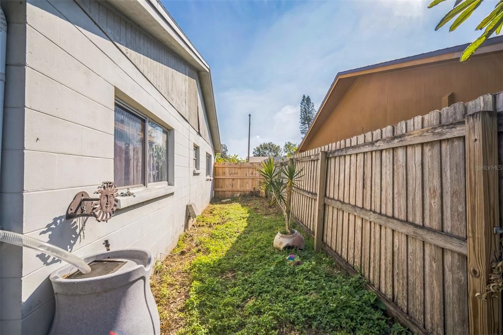 For Sale: $389,900 (2 beds, 2 baths, 1192 Square Feet)