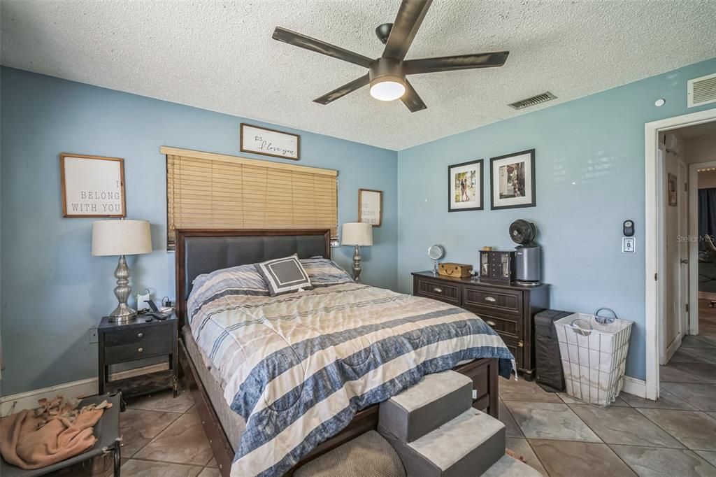 For Sale: $389,900 (2 beds, 2 baths, 1192 Square Feet)