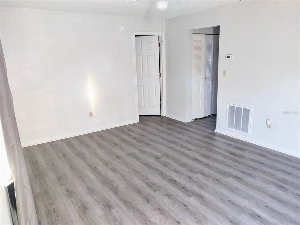 For Sale: $137,900 (1 beds, 1 baths, 640 Square Feet)