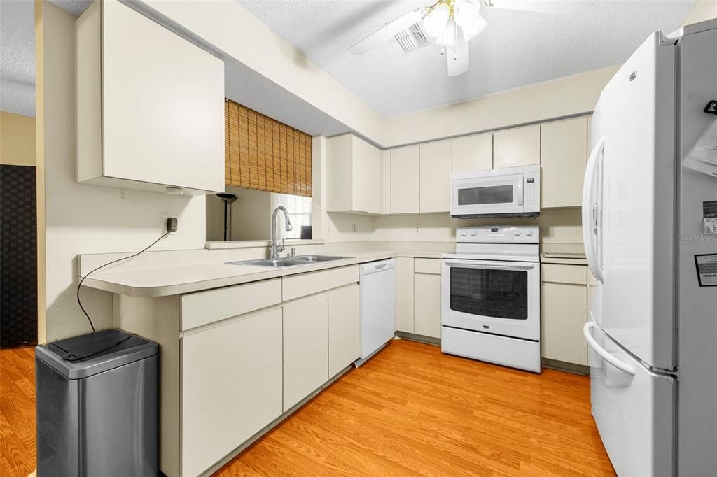 For Sale: $249,900 (2 beds, 2 baths, 1372 Square Feet)