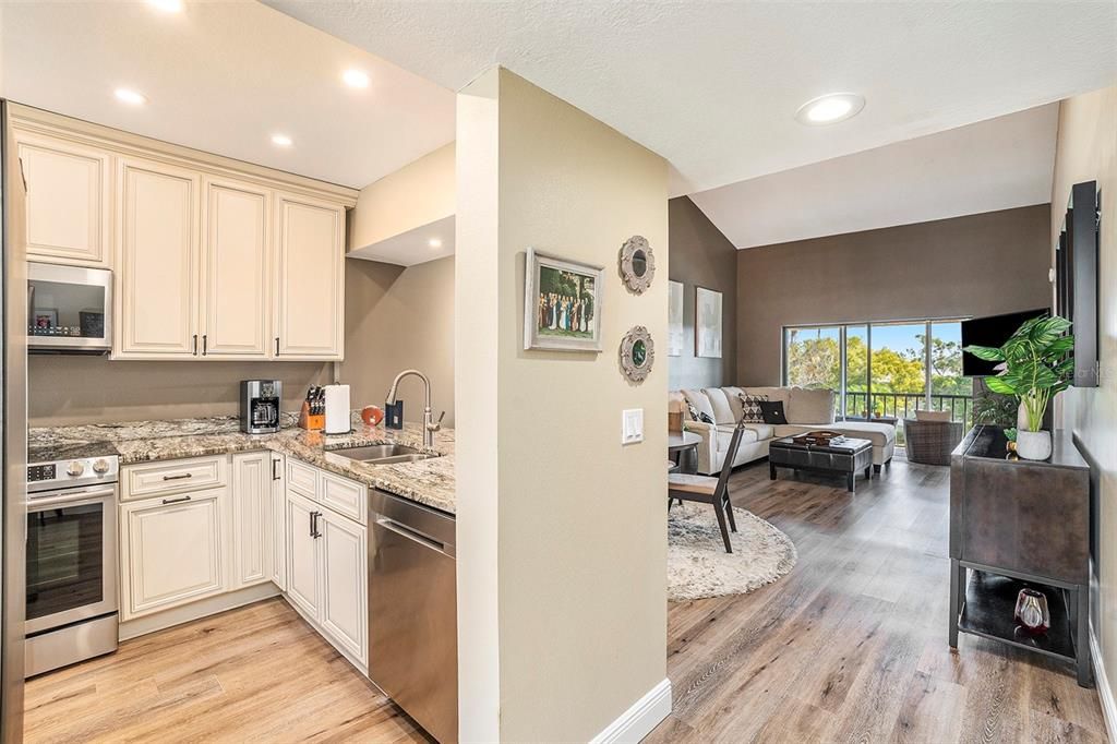 For Sale: $334,800 (2 beds, 2 baths, 1025 Square Feet)