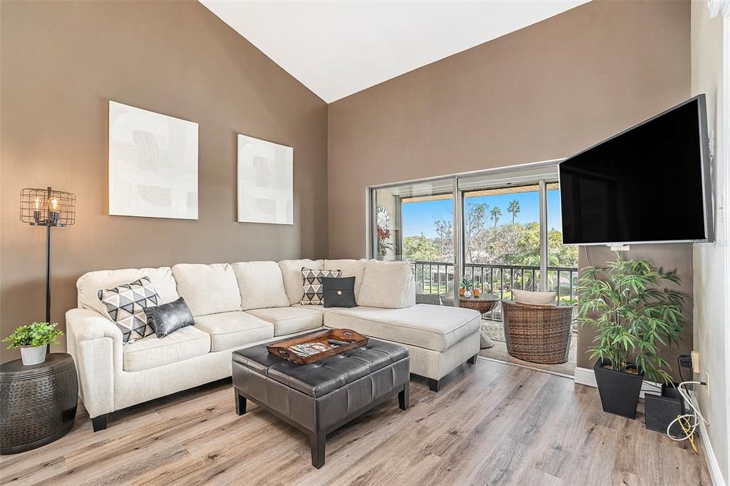 For Sale: $334,800 (2 beds, 2 baths, 1025 Square Feet)