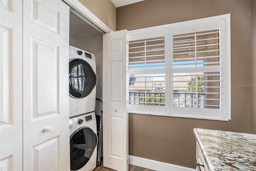 For Sale: $334,800 (2 beds, 2 baths, 1025 Square Feet)