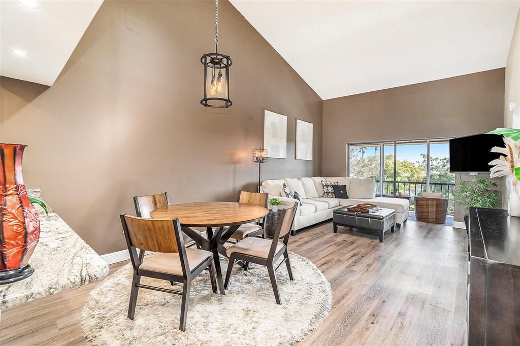 For Sale: $334,800 (2 beds, 2 baths, 1025 Square Feet)