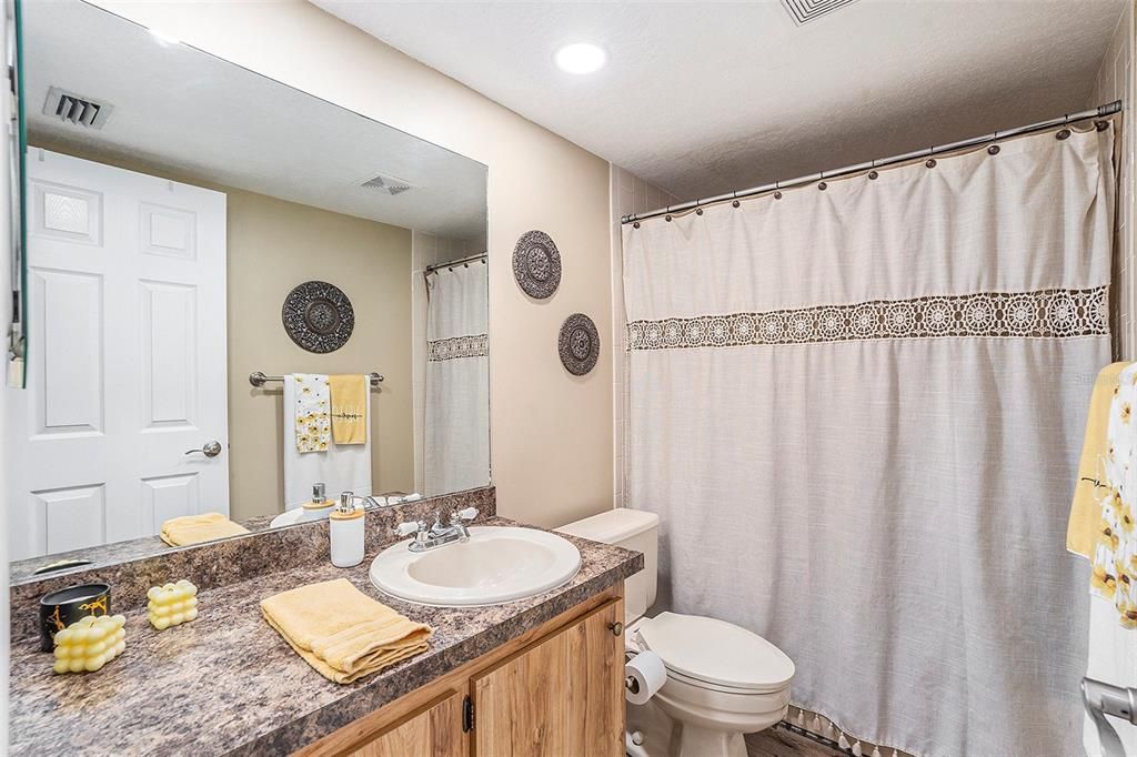 For Sale: $334,800 (2 beds, 2 baths, 1025 Square Feet)