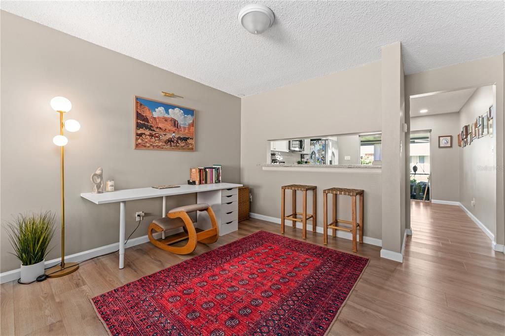 Active With Contract: $225,000 (1 beds, 1 baths, 865 Square Feet)