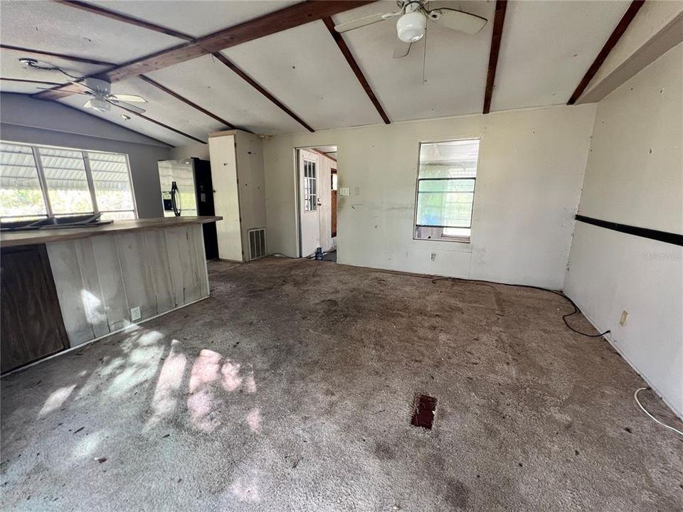 For Sale: $60,000 (2 beds, 1 baths, 928 Square Feet)