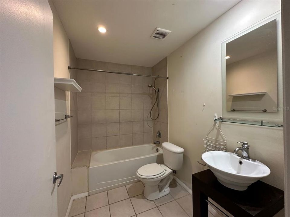 For Rent: $2,550 (3 beds, 2 baths, 1140 Square Feet)