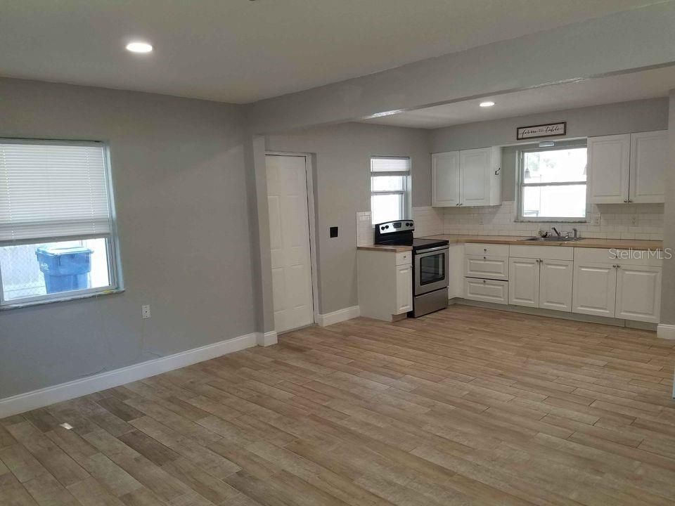 For Rent: $1,950 (2 beds, 1 baths, 792 Square Feet)