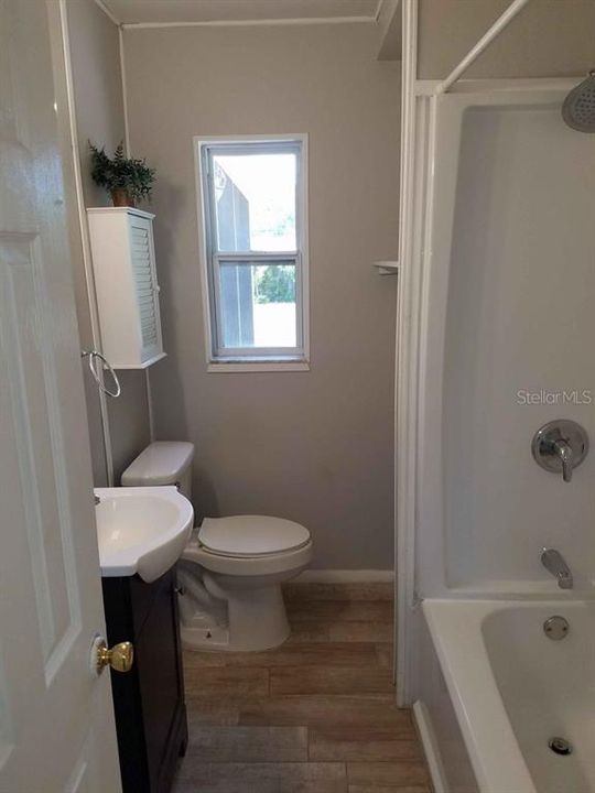 For Rent: $1,950 (2 beds, 1 baths, 792 Square Feet)