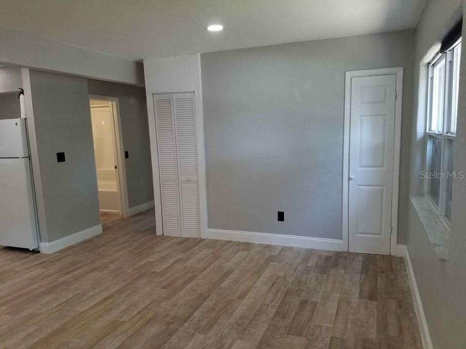 For Rent: $1,950 (2 beds, 1 baths, 792 Square Feet)