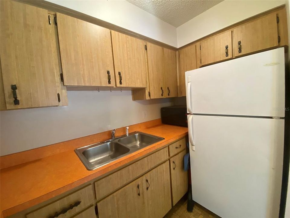 For Rent: $1,250 (1 beds, 1 baths, 715 Square Feet)