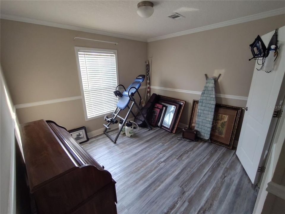 For Sale: $300,000 (3 beds, 3 baths, 1736 Square Feet)