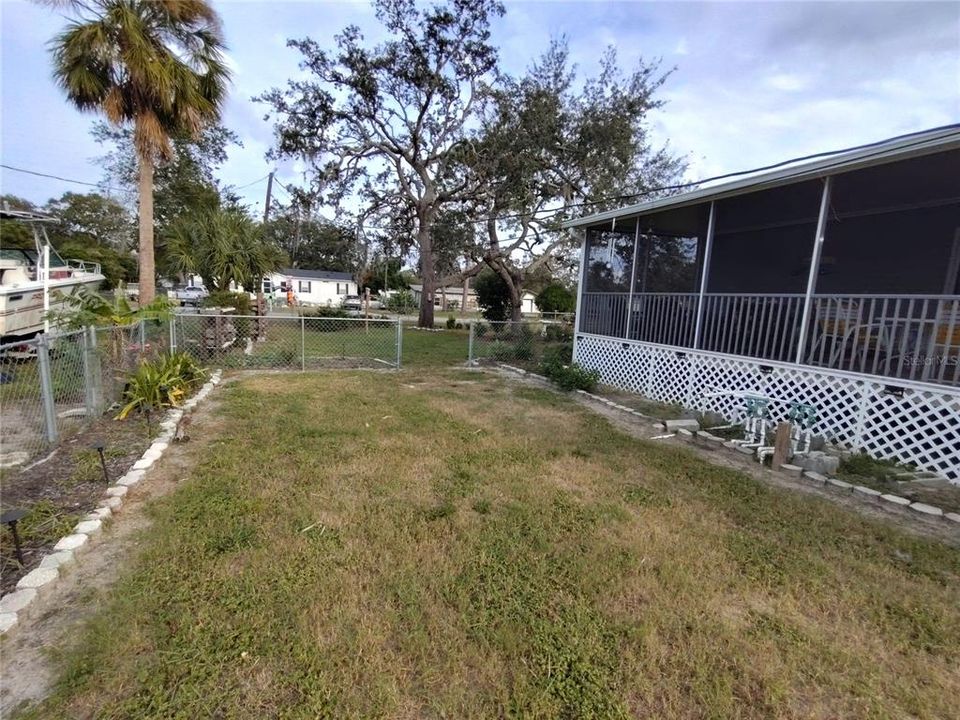 For Sale: $300,000 (3 beds, 3 baths, 1736 Square Feet)