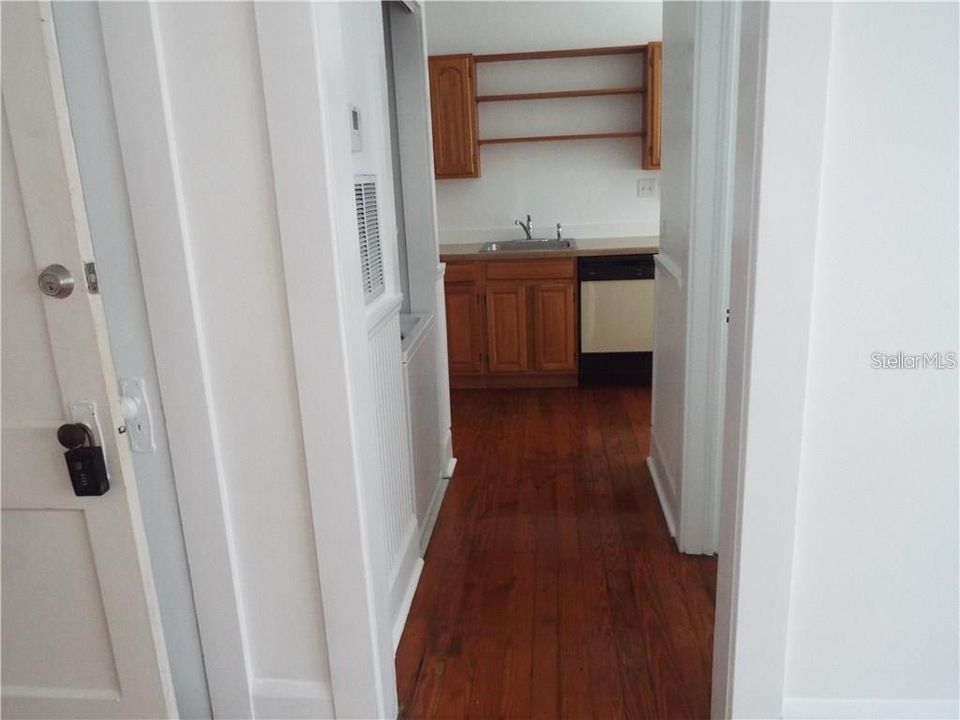 For Rent: $1,550 (1 beds, 1 baths, 700 Square Feet)