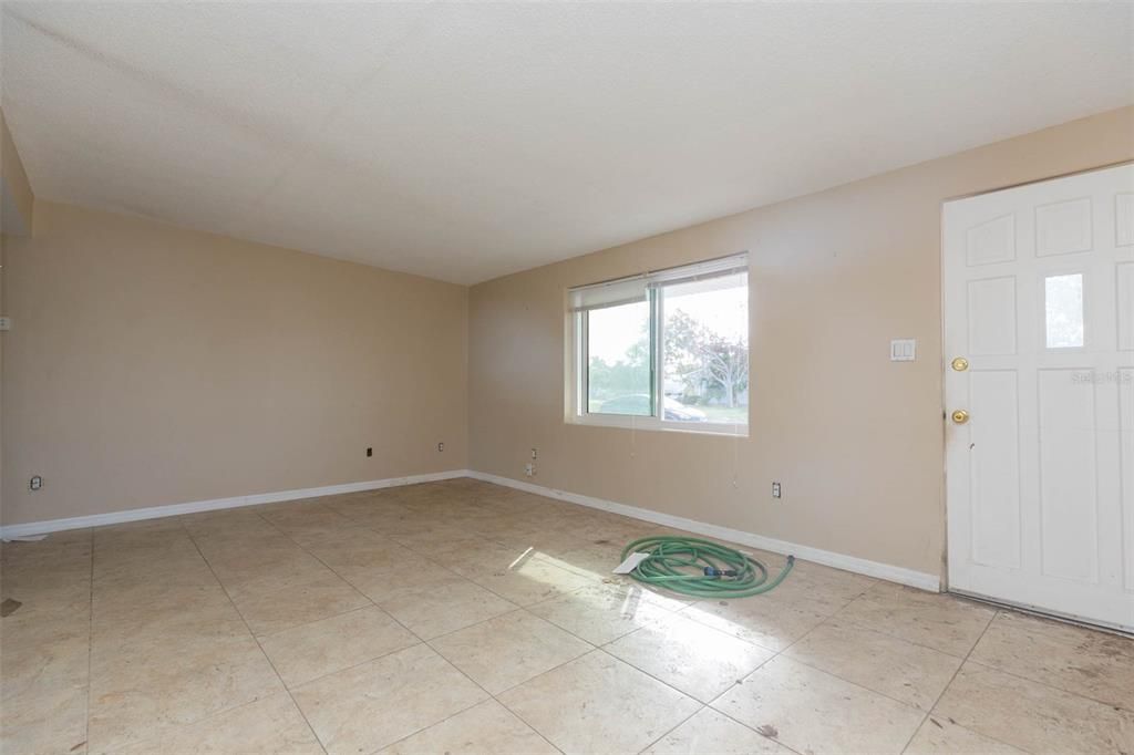 For Sale: $195,000 (2 beds, 2 baths, 1050 Square Feet)