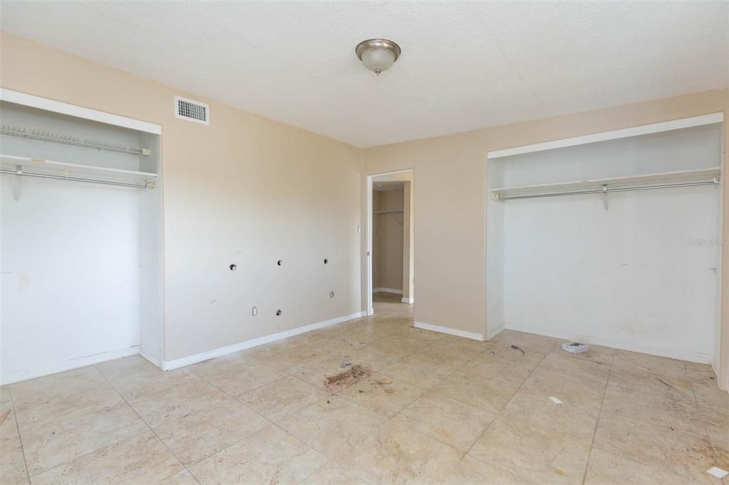 For Sale: $195,000 (2 beds, 2 baths, 1050 Square Feet)