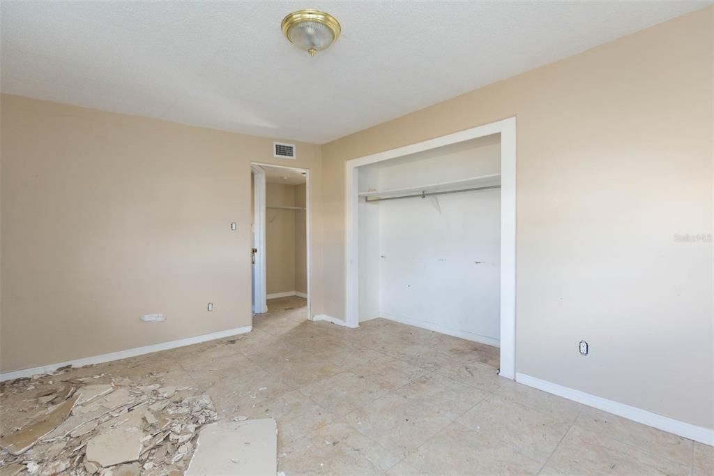 For Sale: $195,000 (2 beds, 2 baths, 1050 Square Feet)