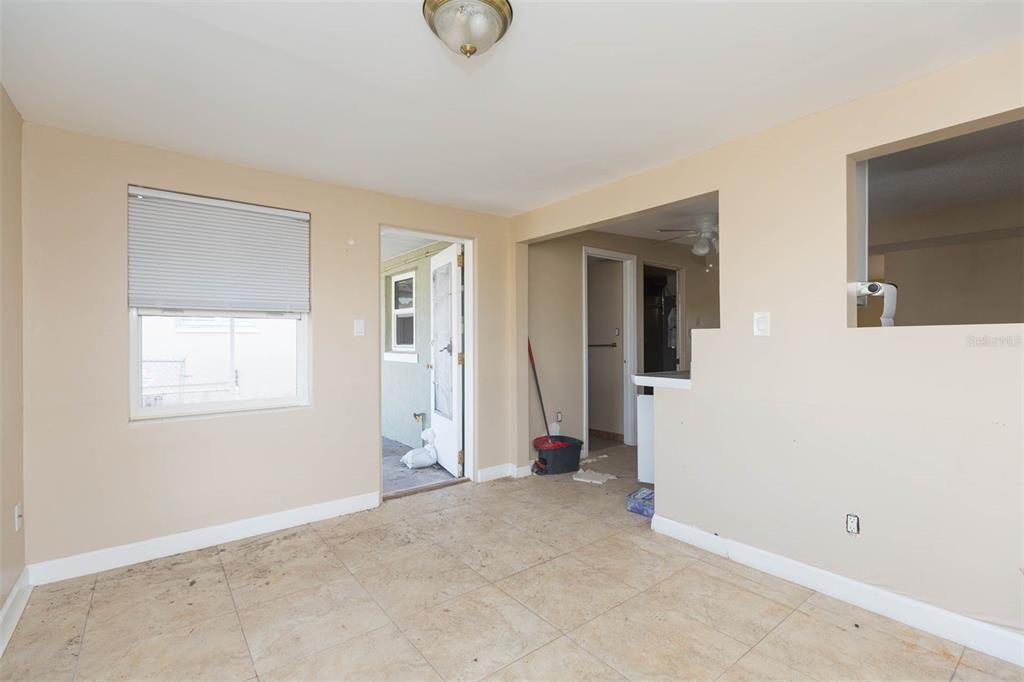 For Sale: $195,000 (2 beds, 2 baths, 1050 Square Feet)