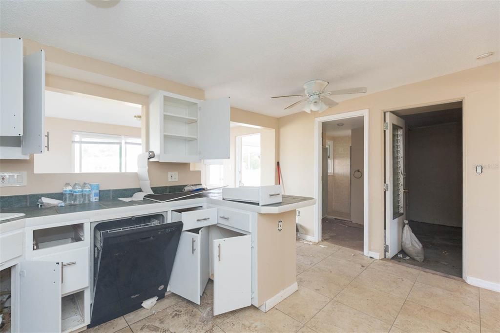 For Sale: $195,000 (2 beds, 2 baths, 1050 Square Feet)