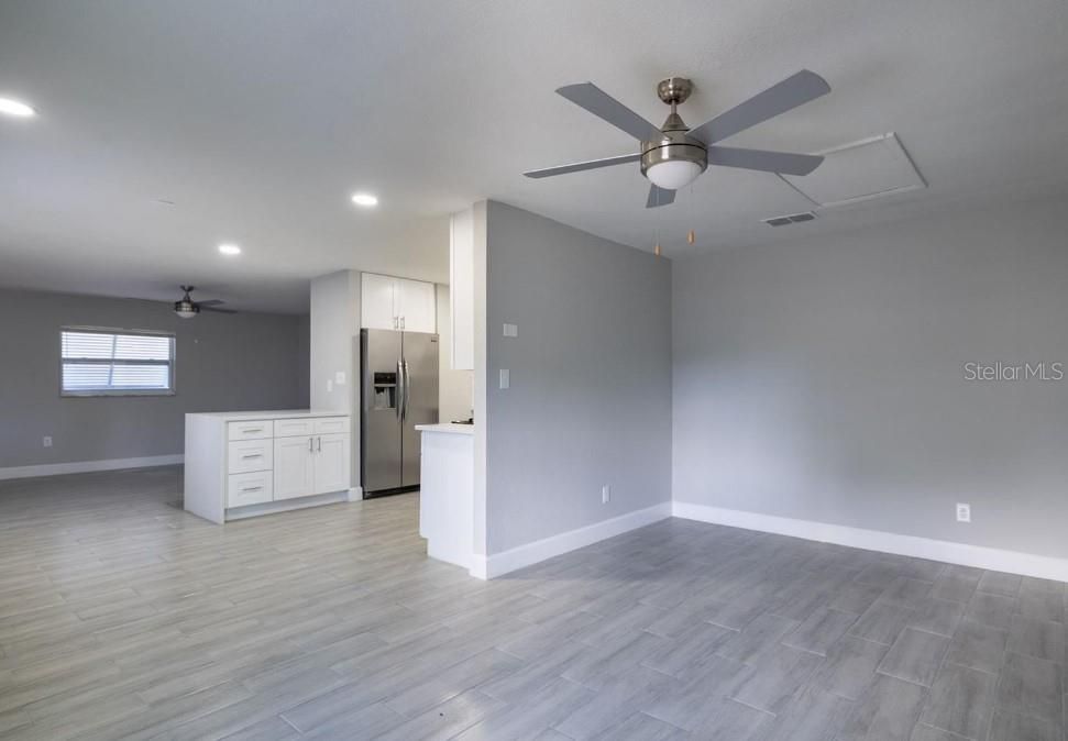 For Sale: $335,000 (3 beds, 2 baths, 1729 Square Feet)