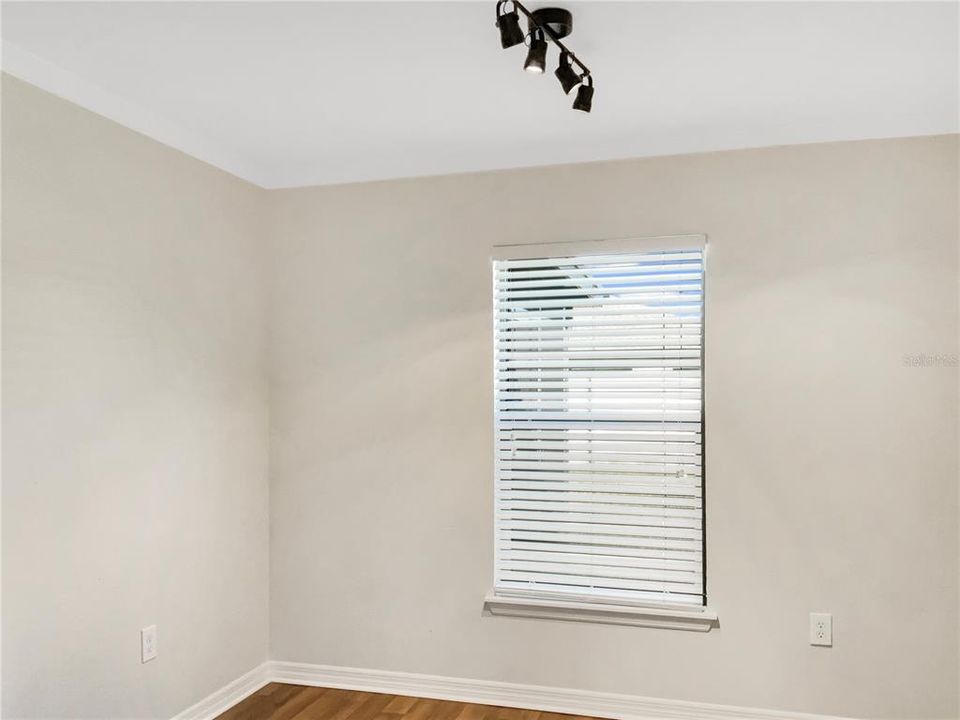 For Sale: $305,000 (3 beds, 2 baths, 1404 Square Feet)