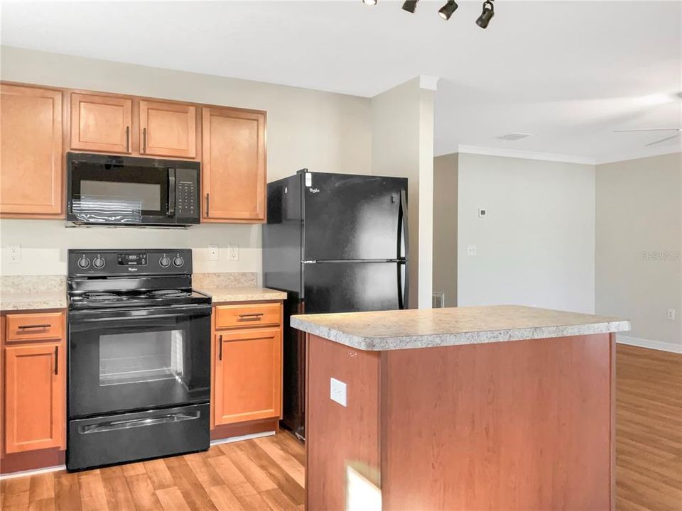 For Sale: $305,000 (3 beds, 2 baths, 1404 Square Feet)