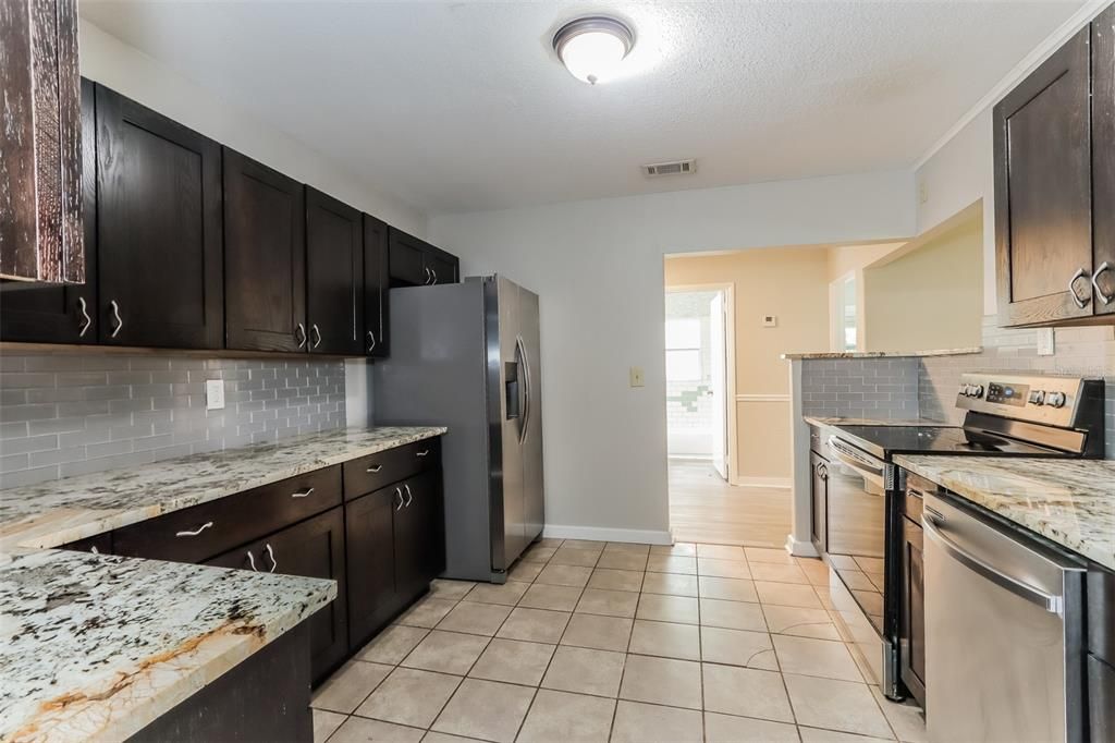 For Sale: $179,000 (3 beds, 1 baths, 1064 Square Feet)