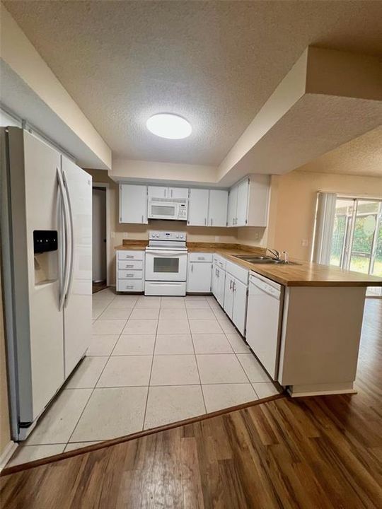 Active With Contract: $1,700 (2 beds, 2 baths, 1263 Square Feet)