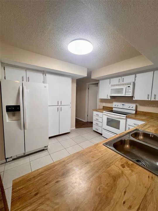 Active With Contract: $1,700 (2 beds, 2 baths, 1263 Square Feet)