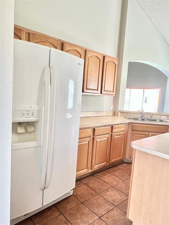 For Rent: $2,195 (4 beds, 2 baths, 2077 Square Feet)