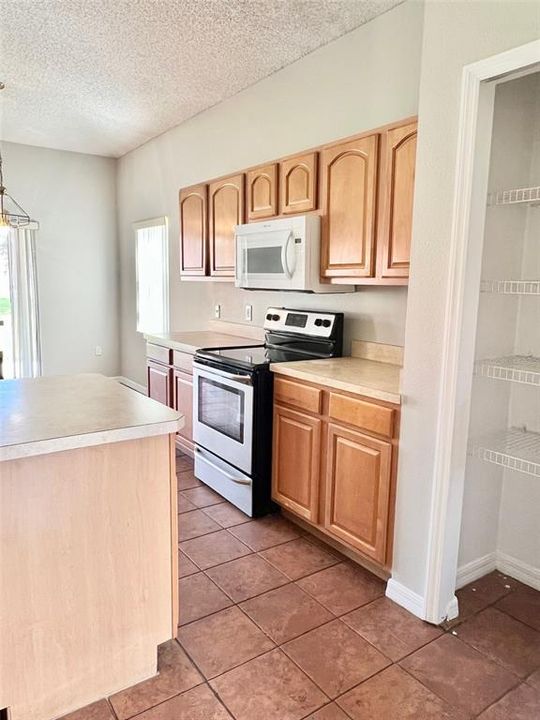 For Rent: $2,195 (4 beds, 2 baths, 2077 Square Feet)