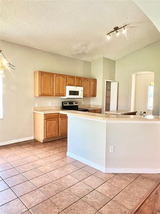 For Rent: $2,195 (4 beds, 2 baths, 2077 Square Feet)